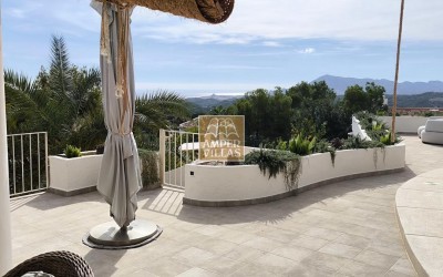 Фантастическая вилла с панорамным видом на море..